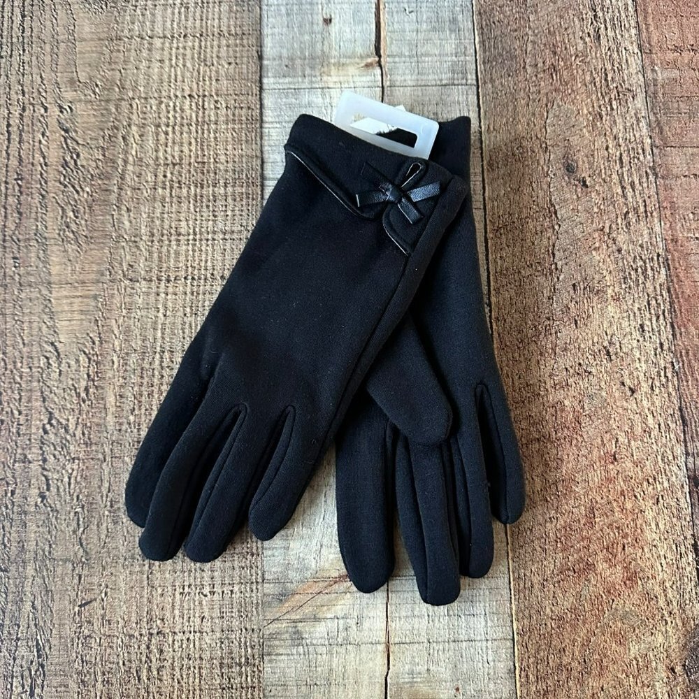 I am womens black soft fleece lined warm black gloves